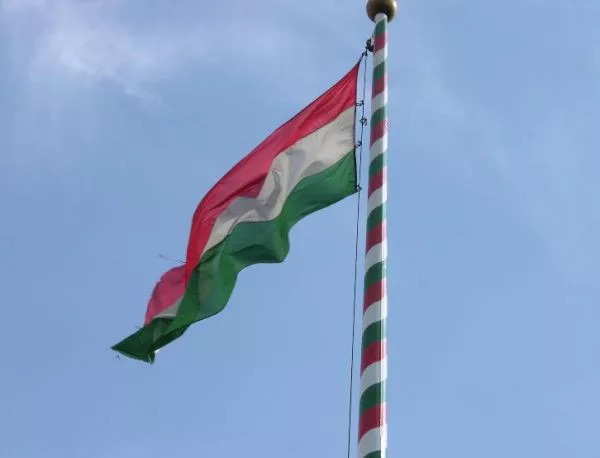 Унгария заплаши да затвори сръбската си граница заради емигрантите 