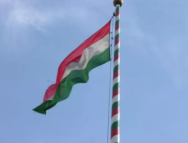 Унгария започва изграждане на стената на границата със Сърбия 