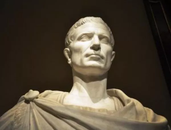 Гней Помпей печели битката при Дирахиум срещу Гай Юлий Цезар