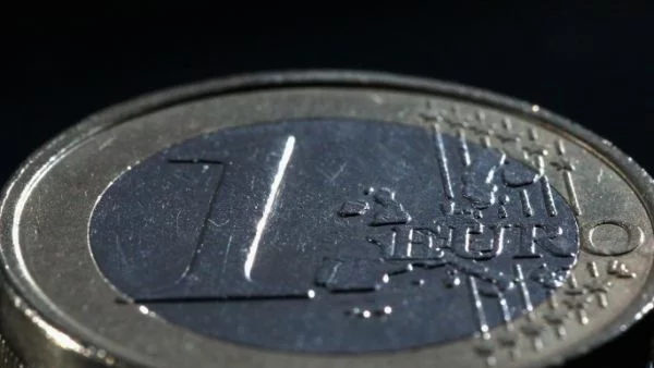Еврото удари 9-годишно дъно