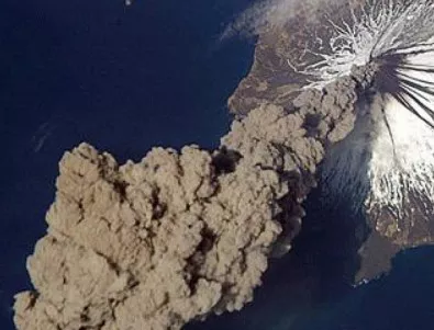 Ново изригване на вулкана Етна затвори летището в град Катания на остров Сицилия