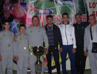 Млади борци от Тетевен със златни медали от международния турнир в Италия