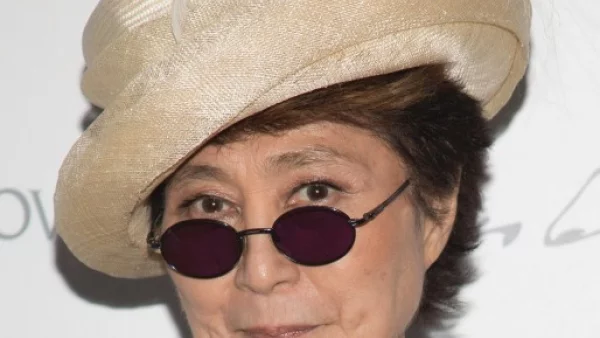 Йоко Оно влезе спешно в болница