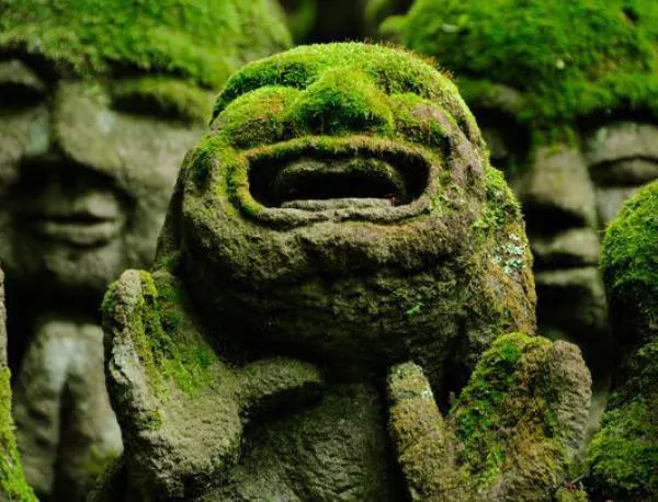 Смеещите се статуи на будистки храм в Киото