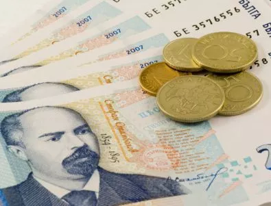 Българите спестяват по-малко в банките