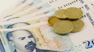 Средната заплата в България достигна 990 лева 