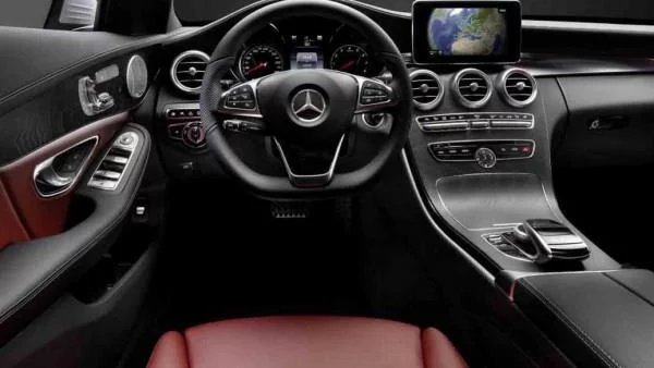 Mercedes показа интериора на C-Class