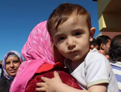 35 сирийски бежанци са открити в товарен влак за България заради плача на бебе