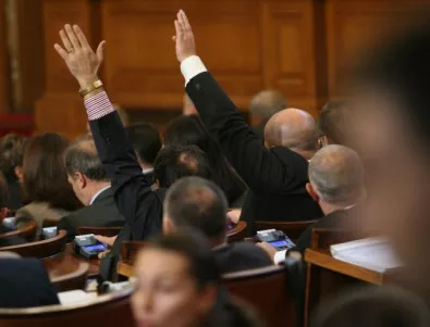 Депутатите приеха на първо четене закона на Пеевски за офшорките