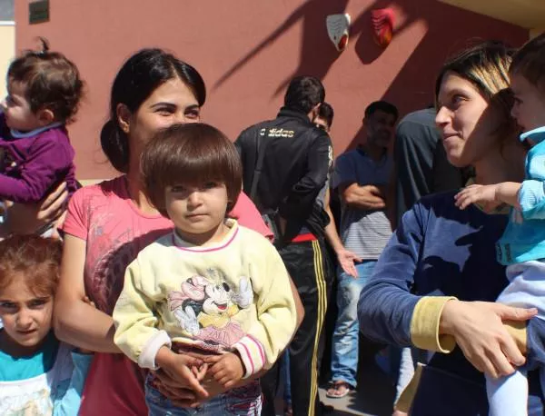 БЧК отива при децата на бежанци в центровете