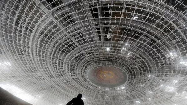 Паметникът на Бузлуджа и още 32 изоставени места по света (снимки)