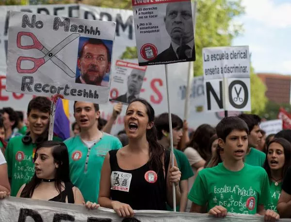 Испанските учители и ученици отново излязоха на стачка