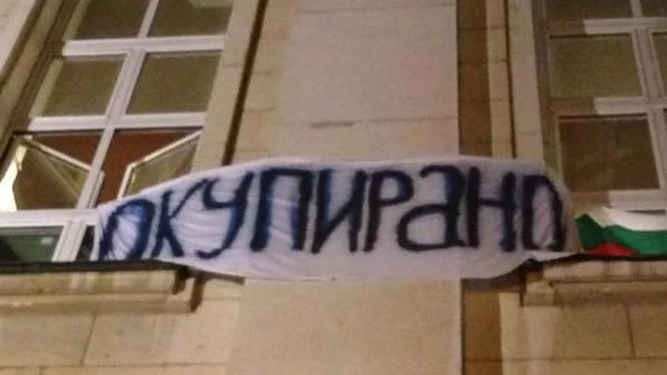 Кой е купен и кой не - обвиненията не спират