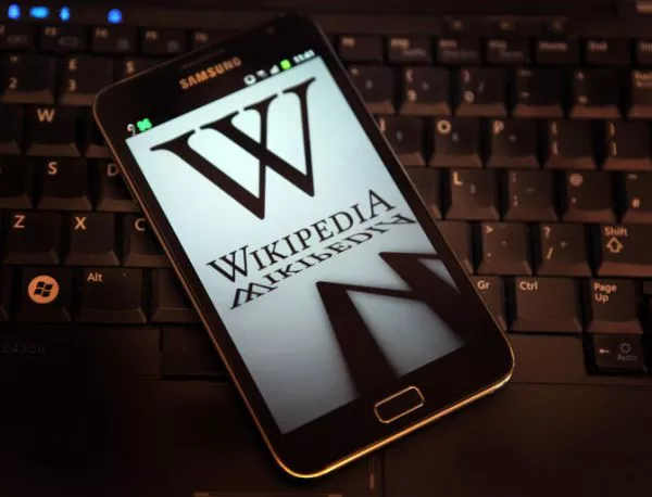 Стартира виртуалната енциклопедия Уикипедия