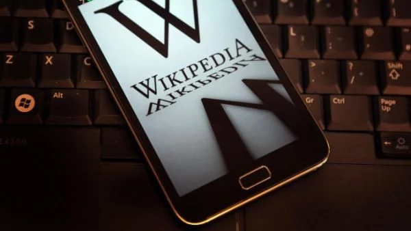 Стартира виртуалната енциклопедия Уикипедия