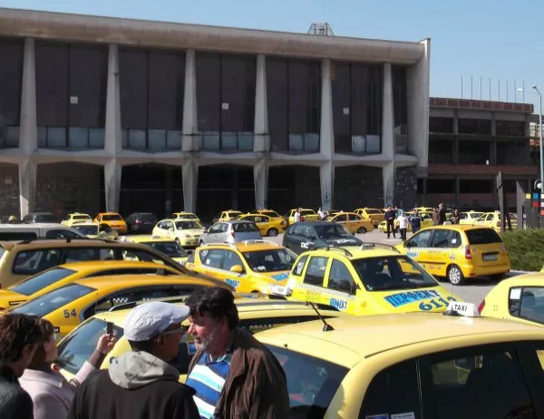 Таксиметровите шофьори в Пловдив излизат на протест