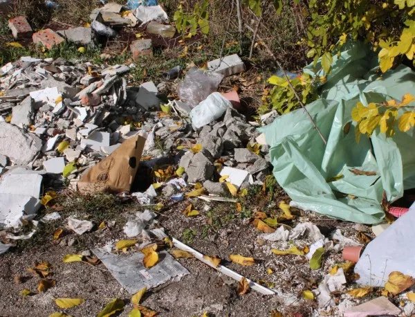 Жителите на "Горубляне" на бунт срещу незаконно сметище