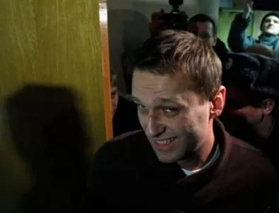 Навални сряза гривната, която му беше поставена заради домашния му арест