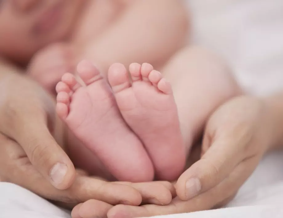 Крачето на бебето, прието с жълтеница, е счупено в болницата в Благоевград, изясни проверката