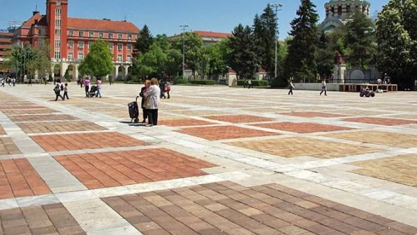 Кметът на Плевен дари пари за болно момиче, вместо "Ice Bucket Challenge"