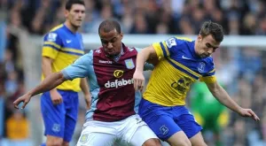 Нападател на Астън Вила е отстранен, след като е хванат да пуши