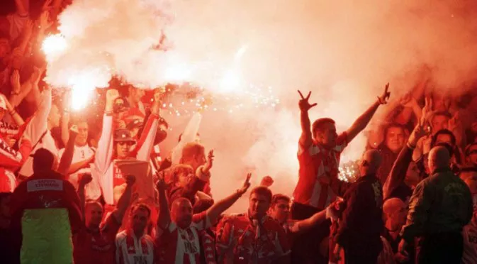 Не е само футбол: Феновете надъхаха Звезда с песен за военна сръбска победа над България