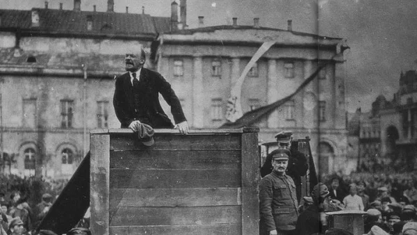 Започва Октомврийската революция в Русия