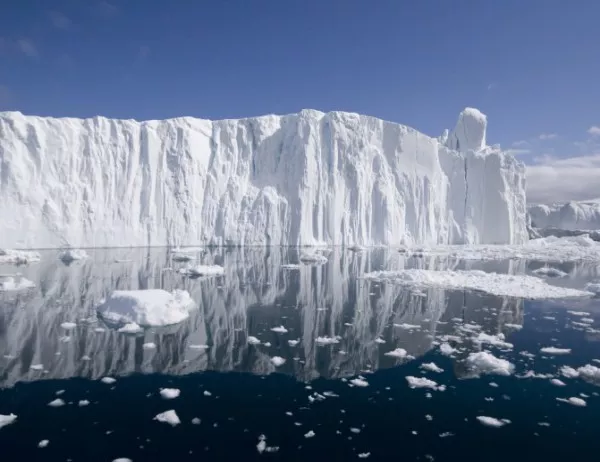 Ледената покривка на морето около Антарктида се свива
