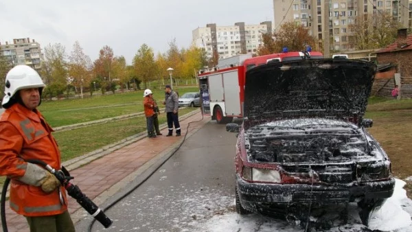 Автомобил се самозапали по време на движение