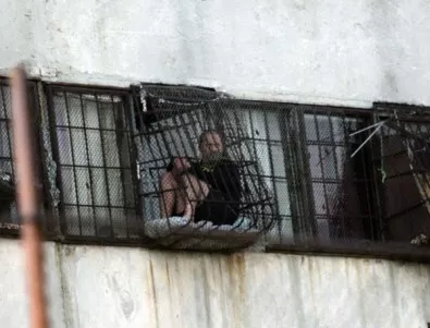 Хванаха четирима от седмината избягали албански затворници