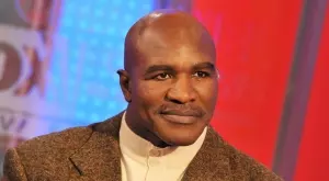 Ивендър Холифийлд също обяви завръщане в бокса