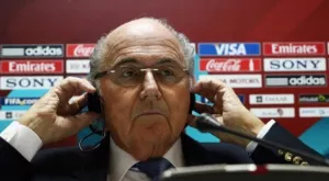 Студенти в Швейцария погнаха Блатер с димки