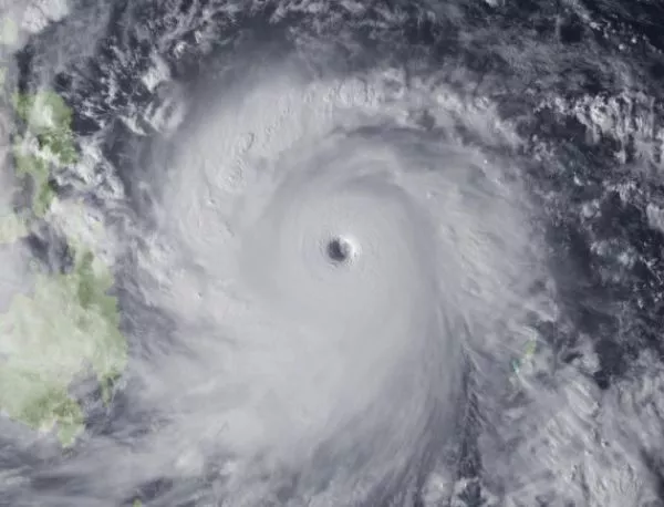 Евакуират милиони във Филипините заради тайфуна "Ландо"