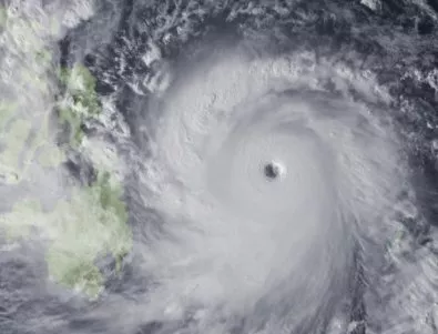 Филипините призоваха за евакуация в навечерието на Коледа заради тайфун