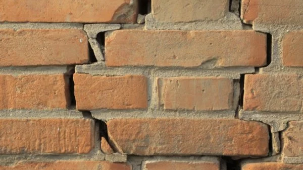 Скопие след земетресението: Над 50 ранени, нови трусове и много паника