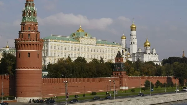 Москва обмисля хибридна отбрана срещу „цветните революции“