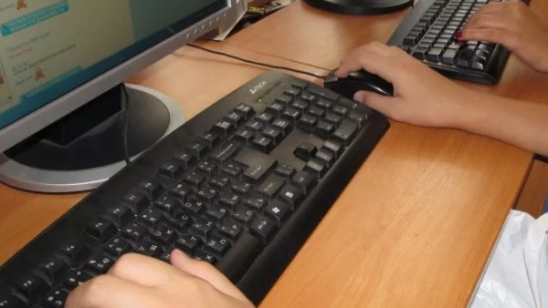 В Русия ще забраняват на чиновниците да ползват по работа популярни приложения