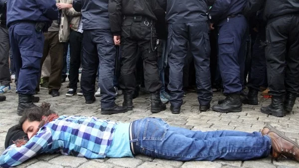 Сблъсък между полиция и студенти при "Александър Невски"