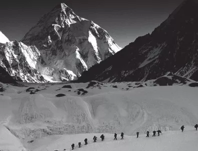 Удивителната история на хималайските шерпи в най-страшния ден от изкачването на К2