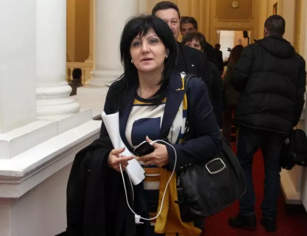 Караянчева разкри кои ще са шефовете на комисии в парламента 