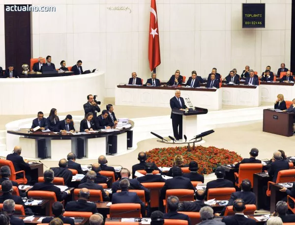 Турският съд отказа за втори път да пусне десет от задържаните за корупция