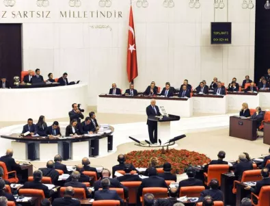 Почина турският депутат, заплашил подкрепящите Израел с наказание от Аллах (ВИДЕО)
