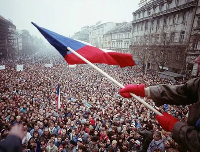 Започва Нежната революция в Чехословакия