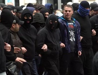 Футболна България настръхна срещу попкръстьовците в синьо