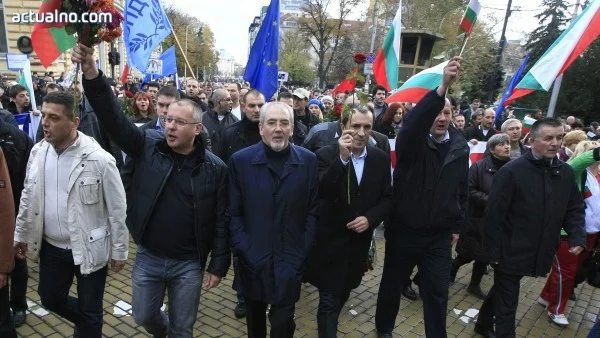 ГЕРБ е дала 200 хил. лева за митинга на 16 ноември, БСП - "няколко десетки лева"