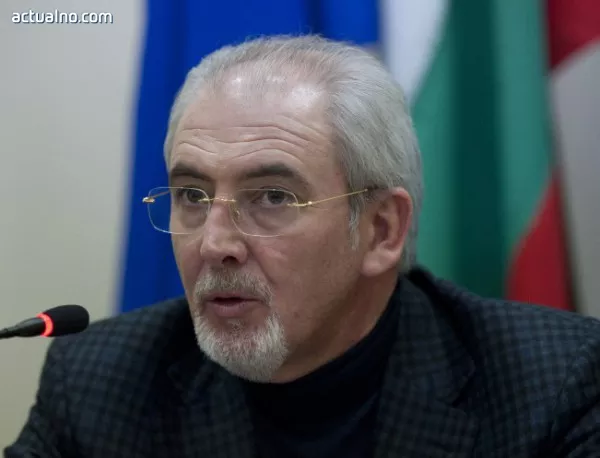 Борисов е като пате в калчища, заяви Местан