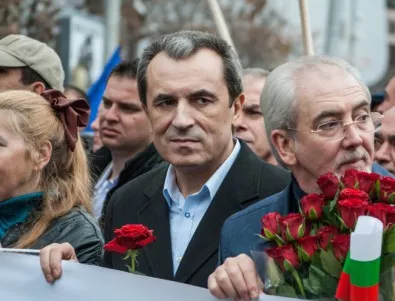 Сезираха Цацаров заради заканата на Орешарски да уволнява протестиращи служители