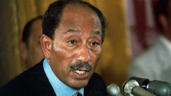 Египетският президент Ануар Садат става първият арабски лидер, направил официално посещение в Израел