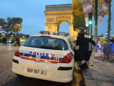 Опит за убийство при джамия в Париж