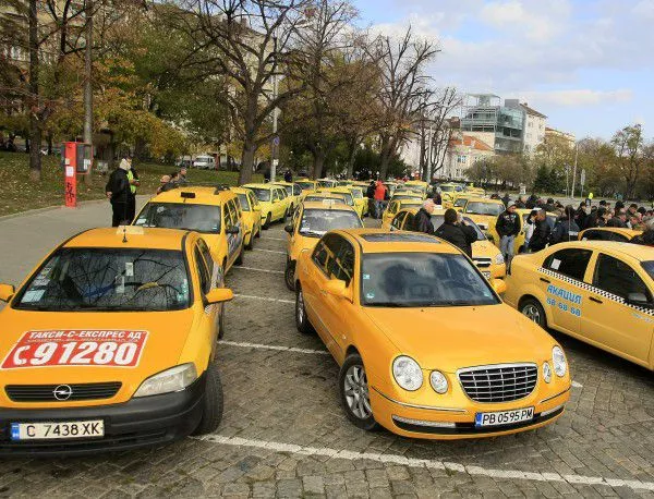 Таксиджиите превозвали нелегални имигранти